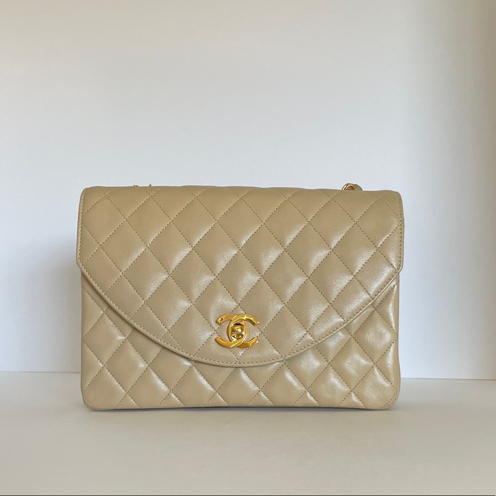Vintage Chanel half moon single flap in light beige